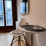 Modern Old Town Studio - Balcony, Coffee, Wifi