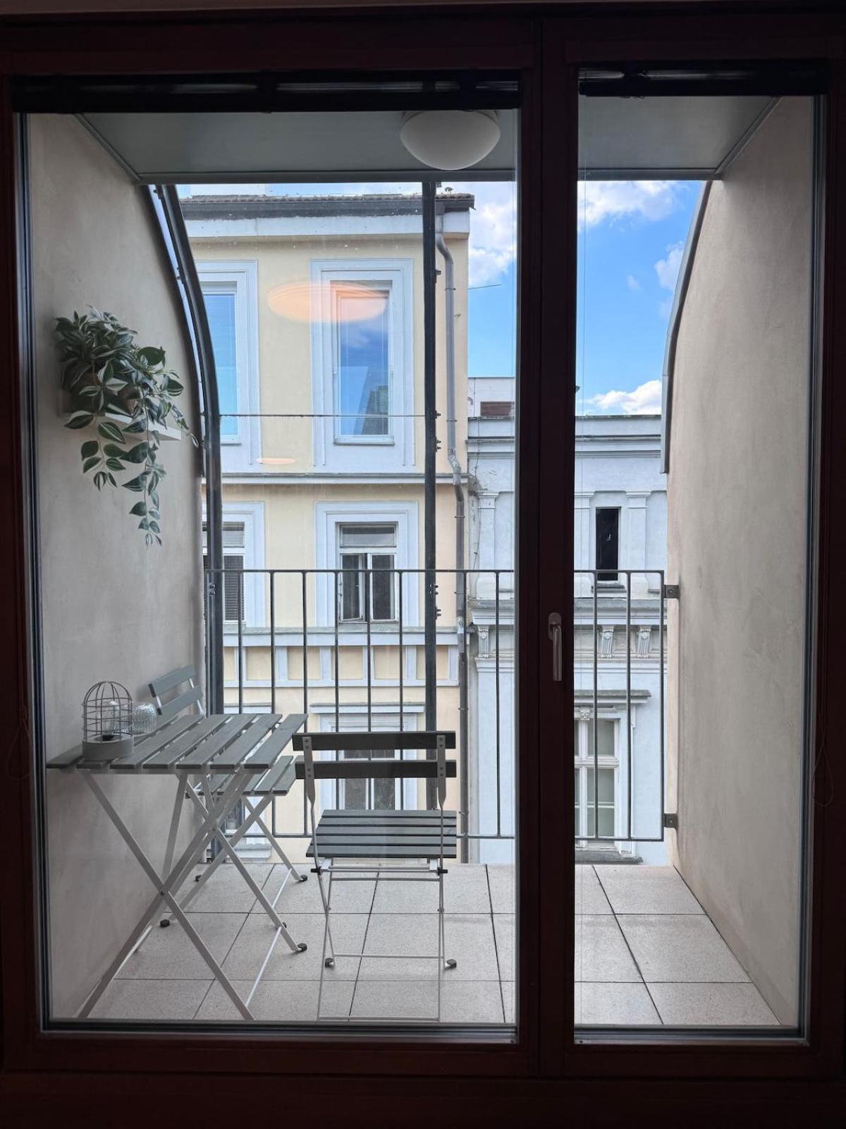 Modern Old Town - Balcony, Coffee, Wifi Apartmán Bratislava